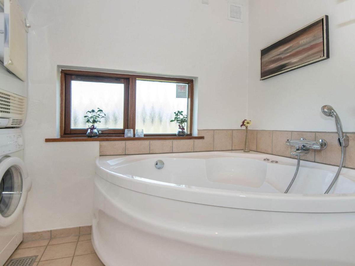 8 Person Holiday Home In Ulfborg Экстерьер фото